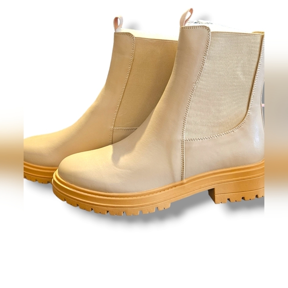 Pull on chelsea boots